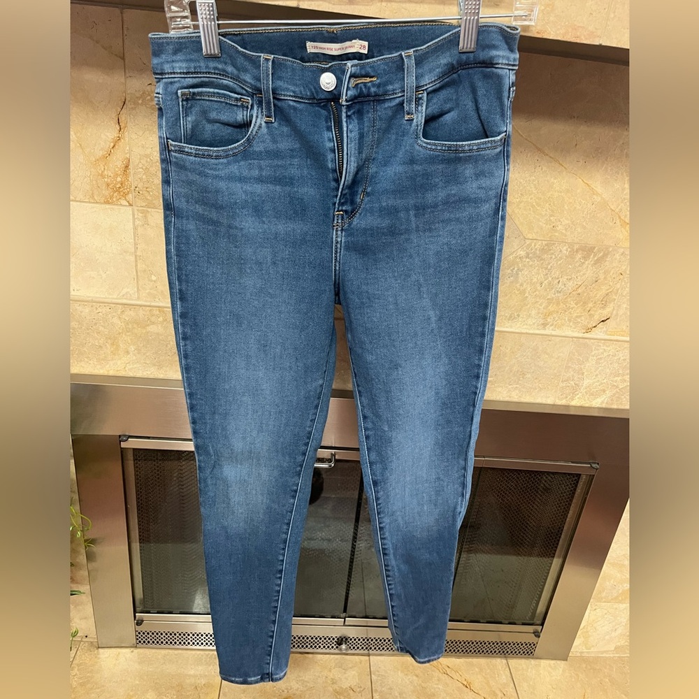 LEVI Women’s 720 High Rise Super Skinny Blue Jeans